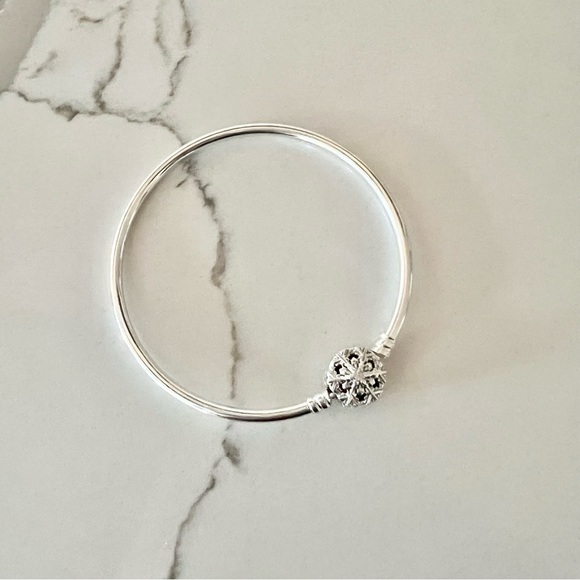 Pandora Moments Sparkling Snowflake Clasp Bangle Bracelet Sterling Silver - Picture 1 of 3